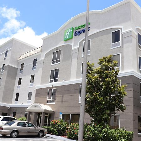 Holiday Inn Express Hotel & Suites Clearwater Us 19 North By Ihg Eksteriør bilde