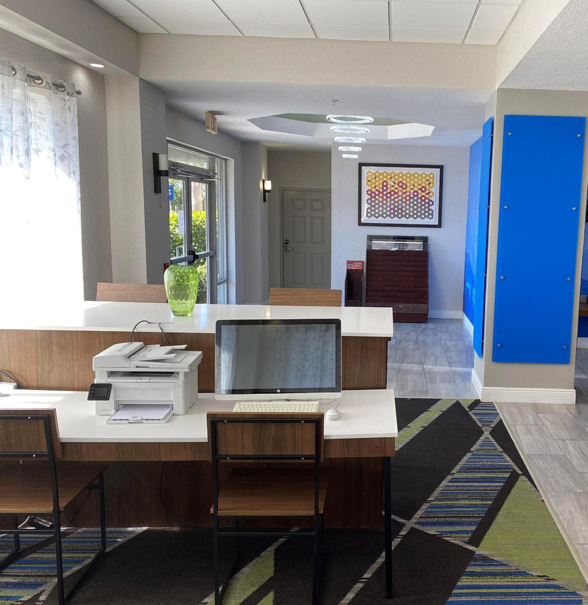 Holiday Inn Express Hotel & Suites Clearwater Us 19 North By Ihg Eksteriør bilde
